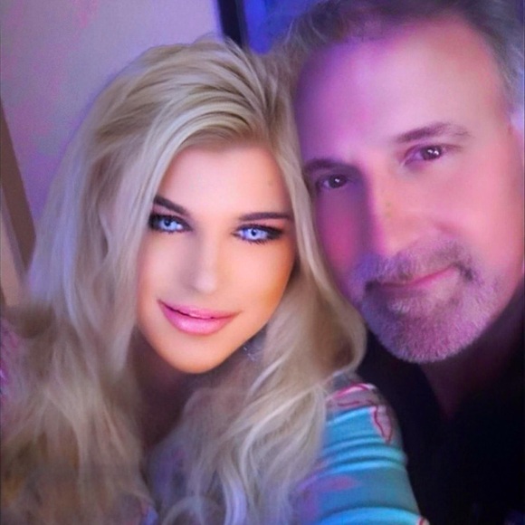 Meet your Posher, Suzi/ POSHMARK Ambassador/ Top 10% SELLER - Picture 7 of 16